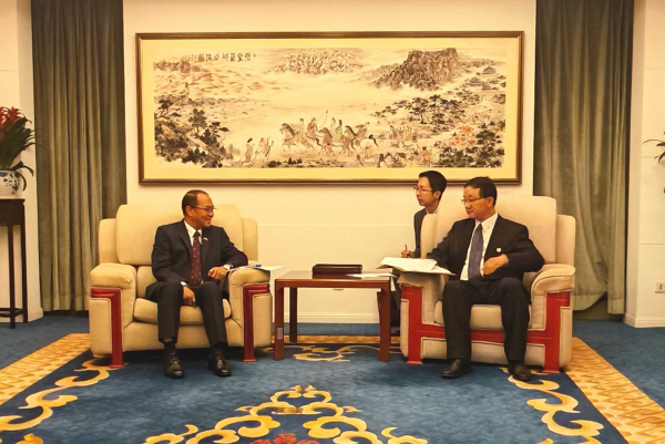 中国外交部亚洲司司长会见缅甸驻华大使 就落实中缅领导人会晤共识交换意见