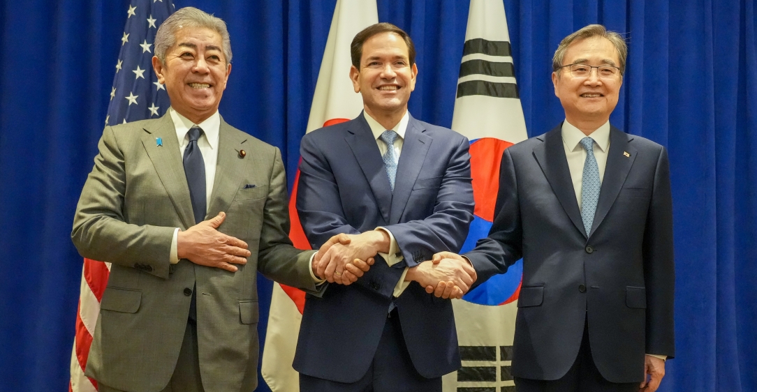 美日韩三国在台湾和南海等问题上说三道四 中方坚决反对