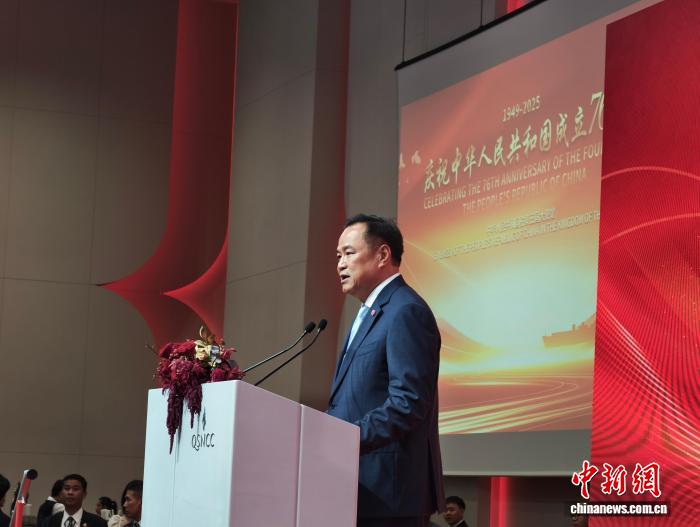 泰国总理阿努廷祝贺中国国庆