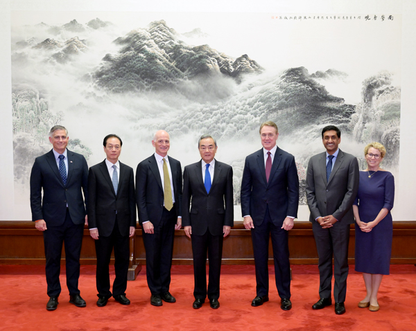 中国外交部长王毅会见美国国会众议员代表团 中美需要加强交流对话，避免误解误判