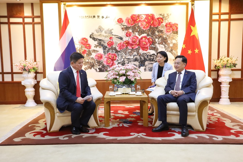 中国驻泰国大使张建卫会见泰国唐人街华商联谊会会长吴伟实