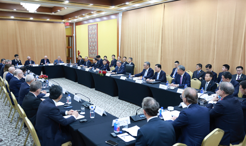 中国总理李强同美国友好团体座谈 中美两国需要找到新时期正确相处之道