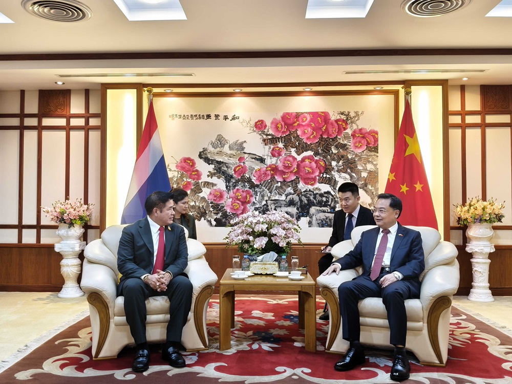 中国驻泰国大使会见泰国副总理兼农业与合作社部长、旅游与体育部长
