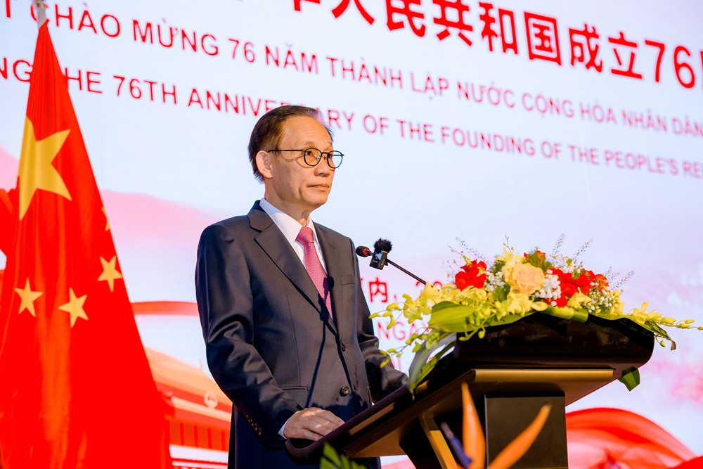 中国驻越南使馆举行国庆76周年招待会 越共中央书记处书记、代理外交部长出席