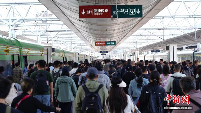 云南铁路推出中老、中越跨境旅游项目