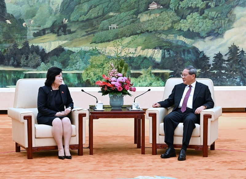 中国总理李强会见朝鲜外相崔善姬
