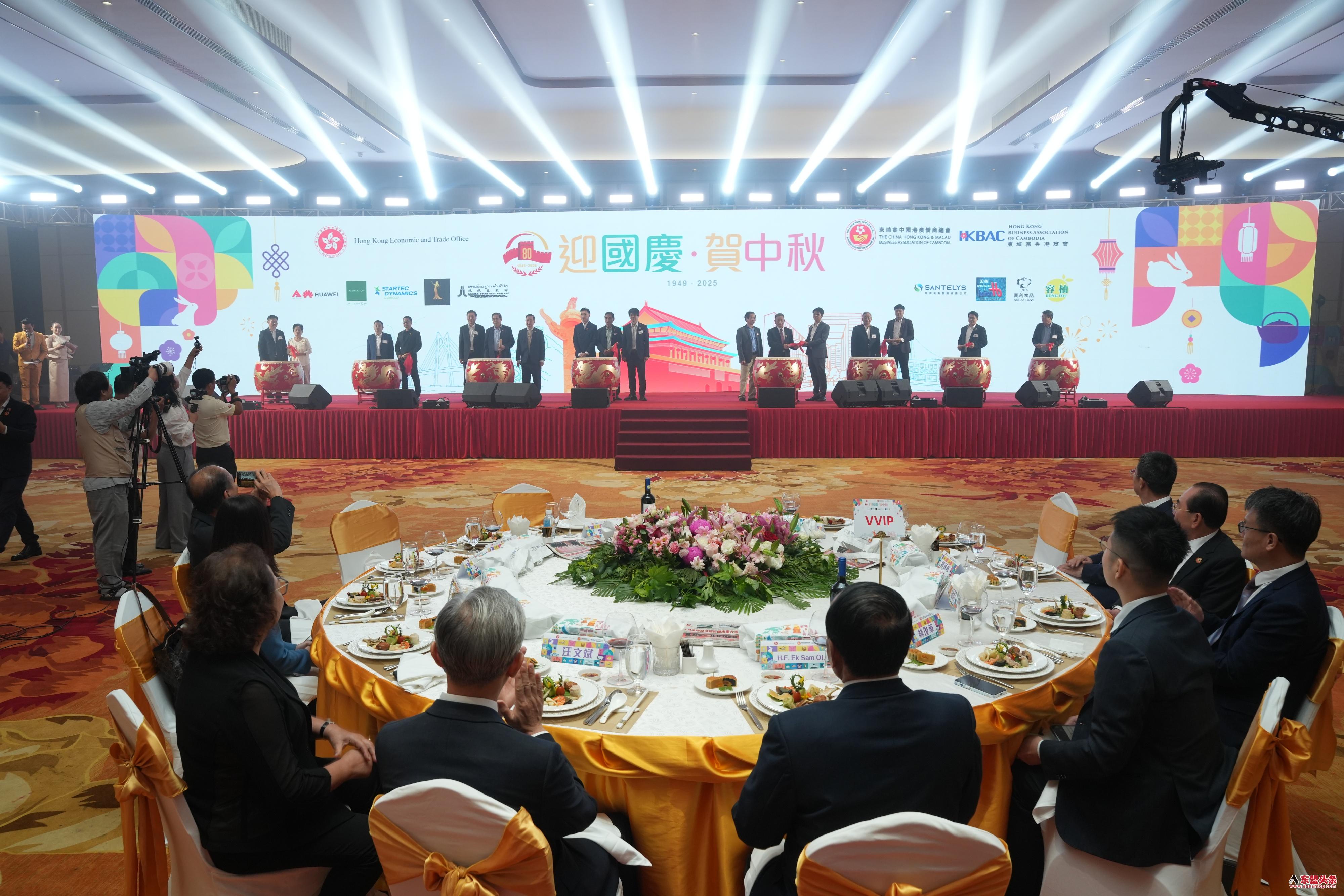 柬埔寨中国港澳侨商总会赠送柬华社团金鼓寄托美好祈愿