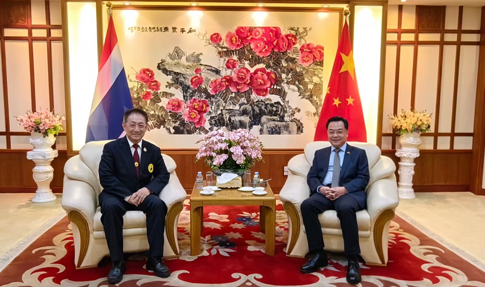 中国驻泰国大使张建卫会见泰国中医师总会会长林丹乾一行
