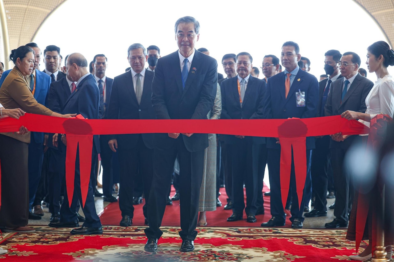 中国全国政协副主席梁振英出席柬埔寨德崇国际机场正式启用仪式