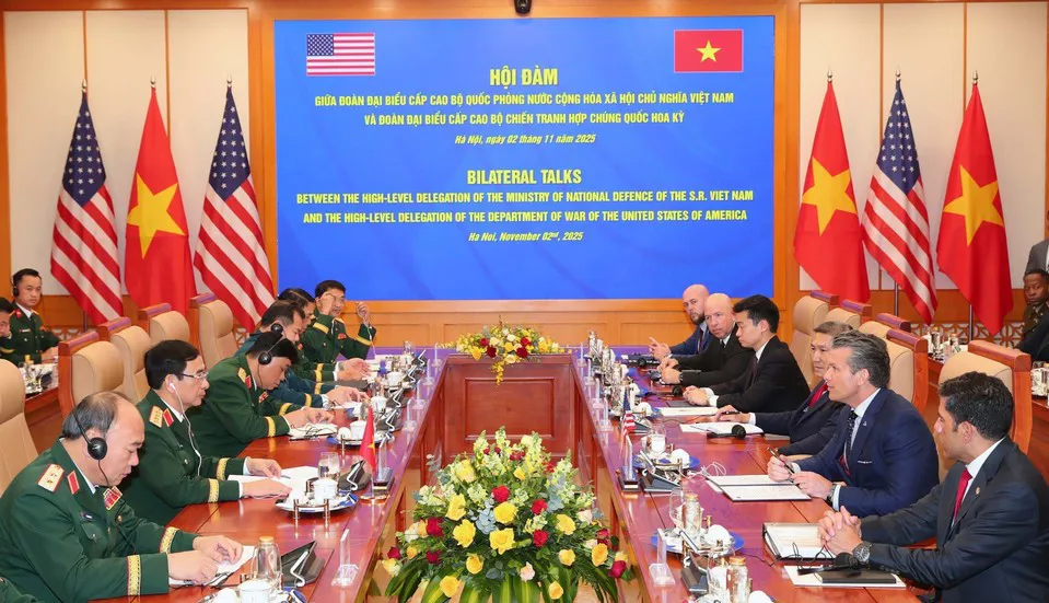 越南国防部长与美国战争部长在河内举行会谈