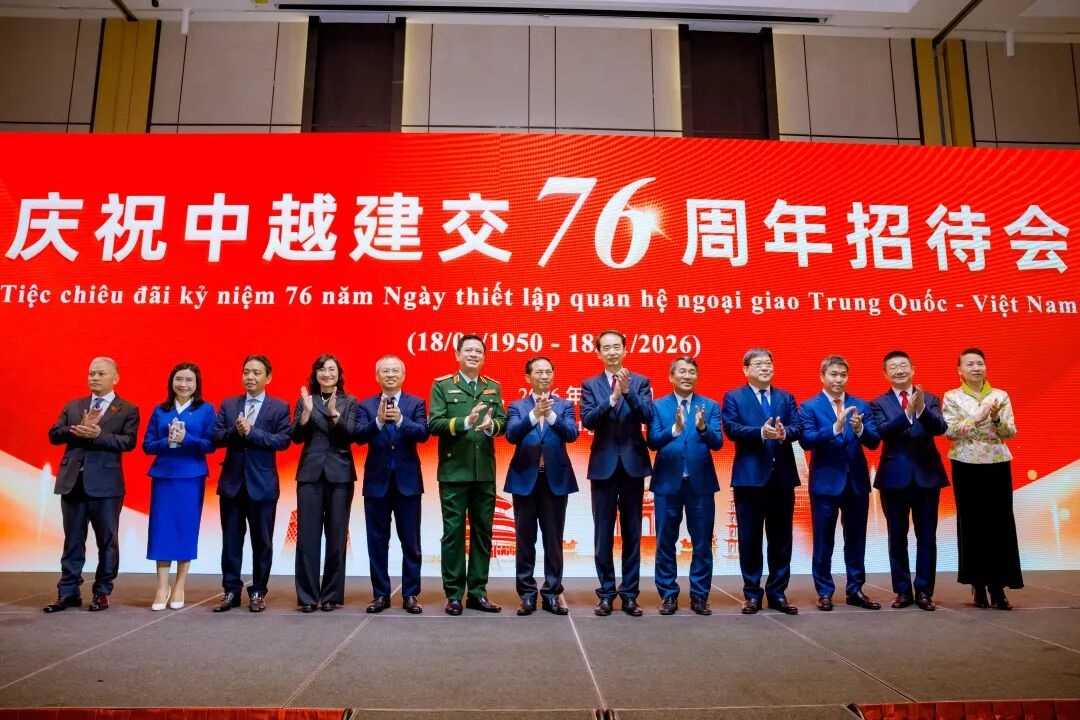 中国驻越南大使何炜在河内举行庆祝中越建交76周年招待会 越南副总理裴青山出席