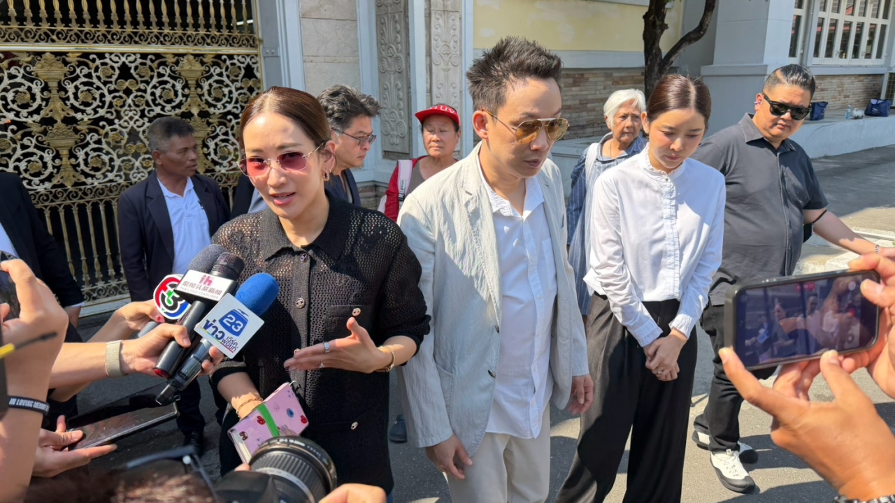 泰国前总理他信刑满在即 儿女前往探望 
