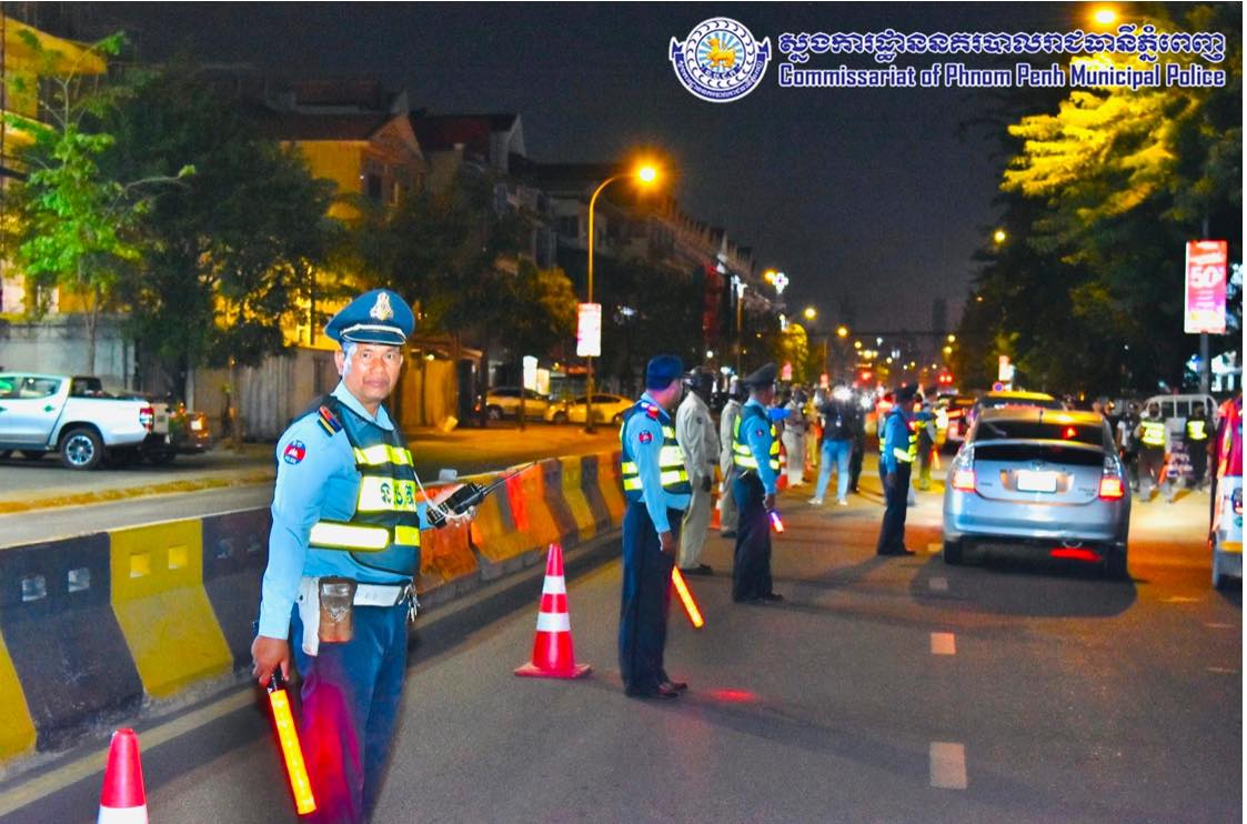 柬埔寨交警加强酒驾执法 首都金边全面恢复并强化夜间交通执法