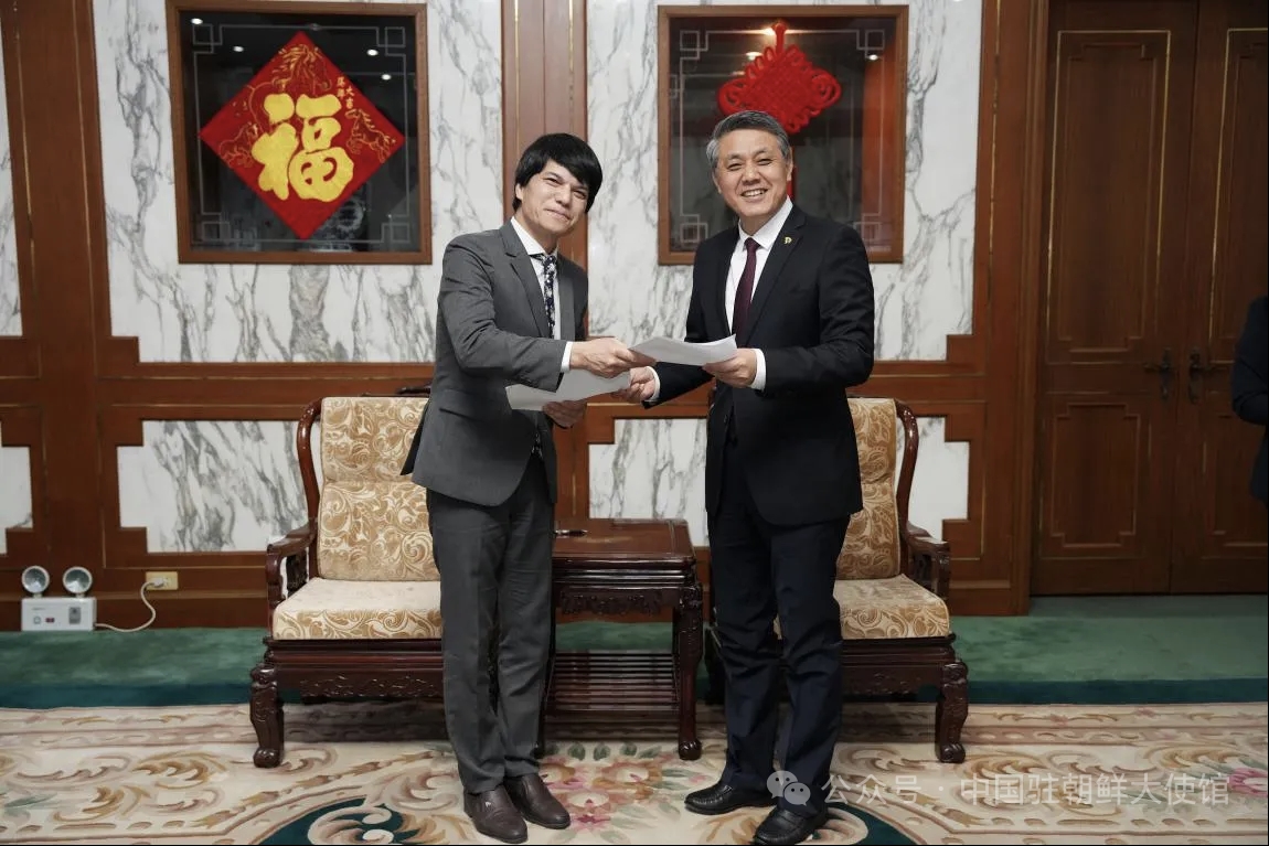 中国驻朝鲜大使王亚军会见越南驻朝鲜大使黎伯荣