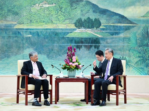 中国外长王毅会见印度离任驻华大使罗国栋  两国共同利益远大于分歧