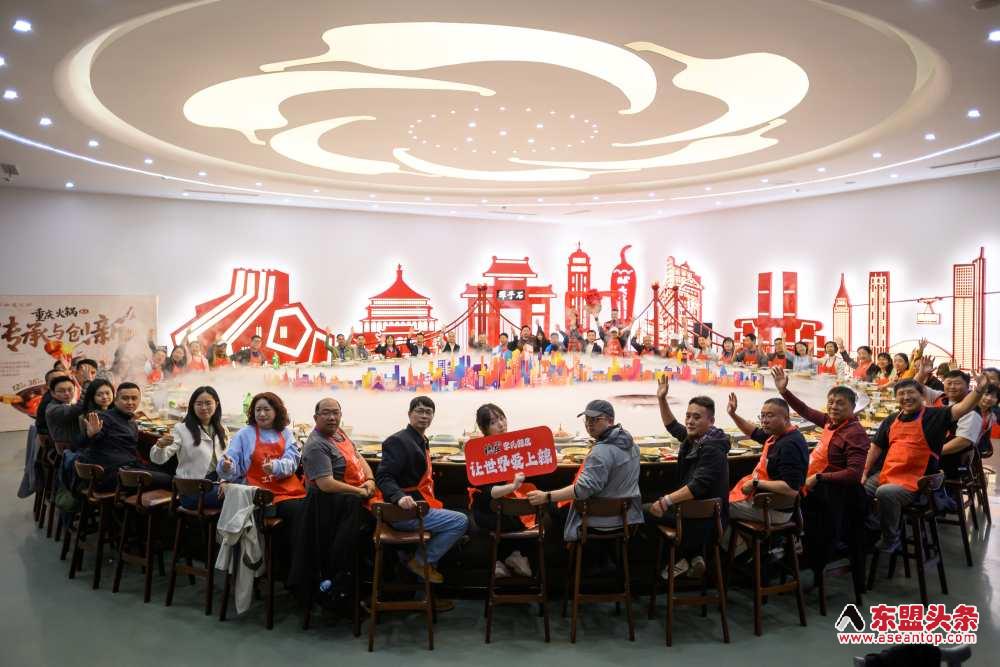 世界最大火锅在重庆 店里有400万元“金饭碗” 火锅辣度分级可以适配外国人