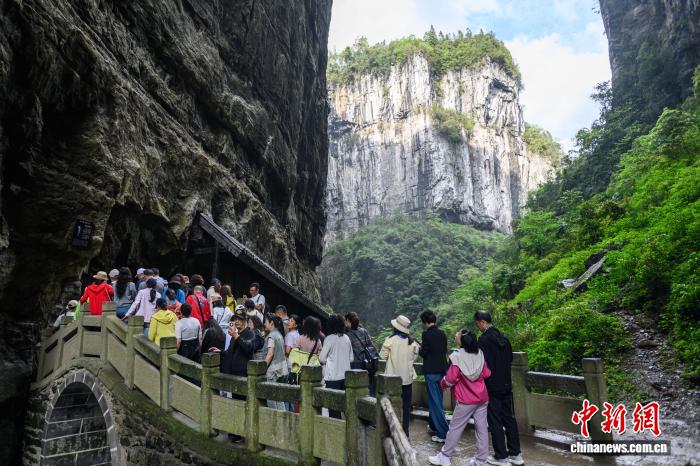 行走武陵山区:那山、那人、那城