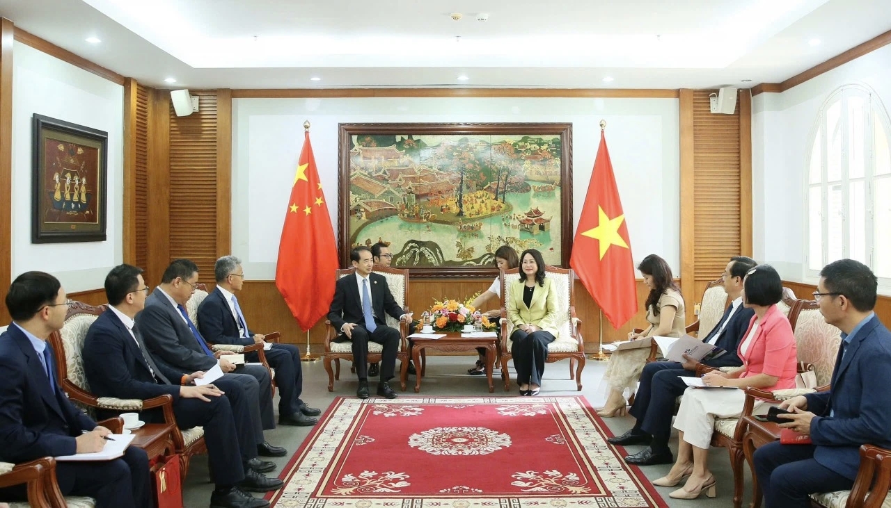 中国驻越南大使何炜会见越南文化体育旅游部部长林氏芳清