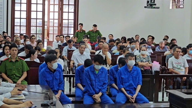 越南法院对从新加坡走私2亿升汽油案55名被告作出一审判决