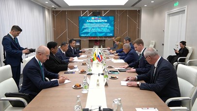 缅甸代表团出席第十七届国际经济论坛并开展系列双边会谈