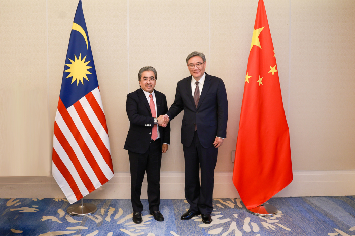 中国商务部部长王文涛会见马来西亚投资、贸易和工业部部长 就深化中马经贸关系交换意见