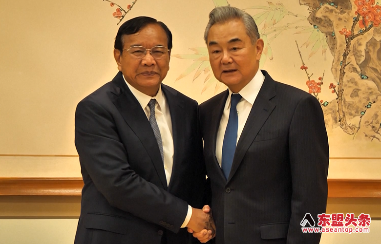 视频封面：【视频】中共中央政治局委员、外交部长王毅在纽约会见柬埔寨副首相兼外交大臣布拉索昆