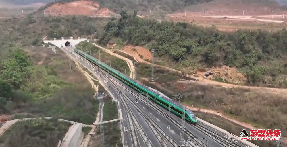 视频封面：【视频】中老铁路开通运营以来累计开行旅客列车突破10万列