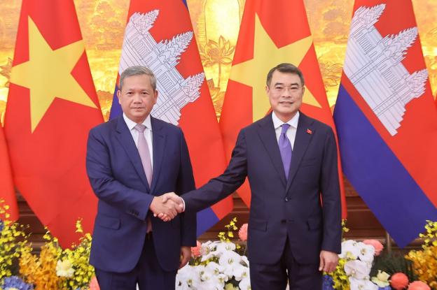越南总理与柬埔寨首相举行会谈 同意研究建设跨境经济区、经济特区