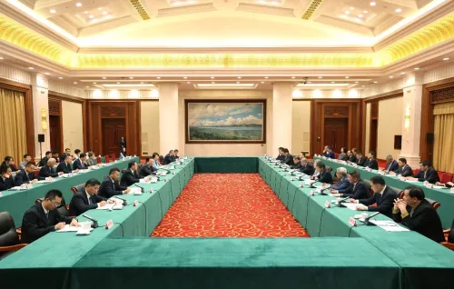 中共云南省委书记王宁会见第22届东盟华商会嘉宾代表