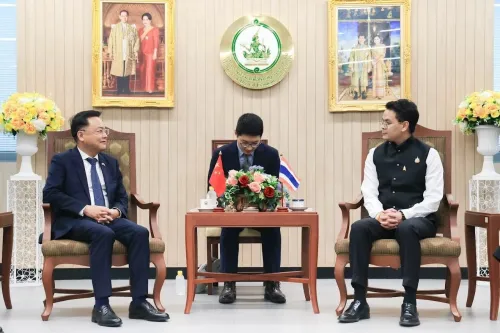 中国驻泰国大使张建卫会见泰国数字经济与社会部长猜查诺