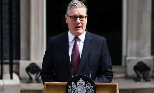 英国首相斯塔默宣布辞职 英国10年罕见换7个首相