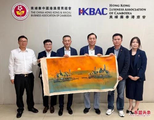 中国广西博览发展协会代表团拜会柬埔寨中国港澳侨商总会 签署合作备忘录