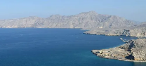 滞留霍尔木兹海峡的海员开始大规模撤离行动