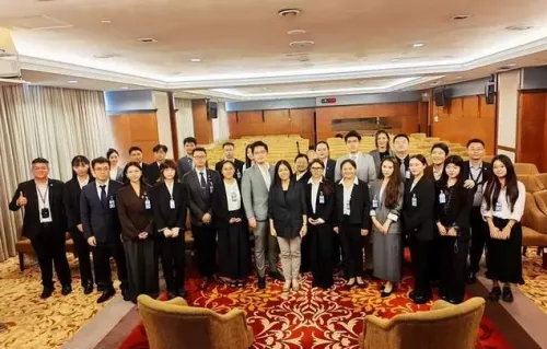在马中国博士生走进马来西亚国会 与部长面对面交流
