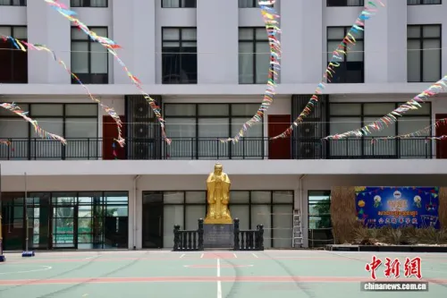 柬埔寨百年端华学校：《给阿嬷的情书》照进现实