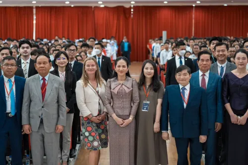 柬埔寨首相夫人出席2026年学习与就业博览会 勉励青年科学规划成长道路