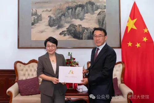 老挝党中联部部长本勒代表老方专程来中国驻老挝使馆祝贺中国共产党成立105周年