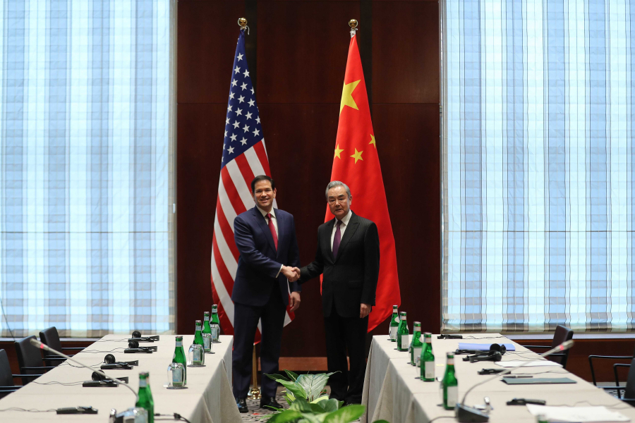 中国外长同美国国务卿鲁电话：台湾问题牵一发动全身，美方务必慎之又慎 