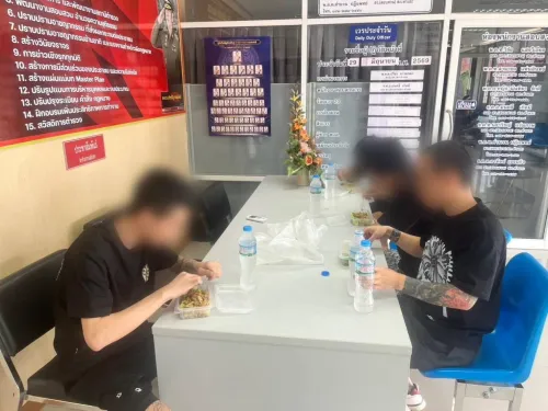 4名涉嫌与电诈集团有关的中国男子在泰国长途客车上被捕