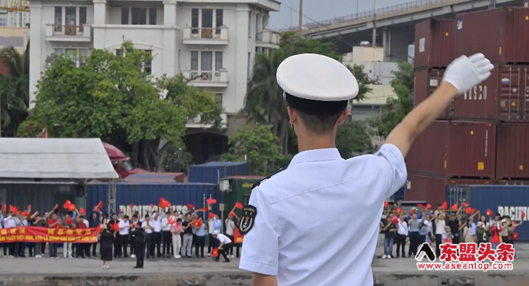 【视频】中国海军83舰艇编队抵达越南胡志明市