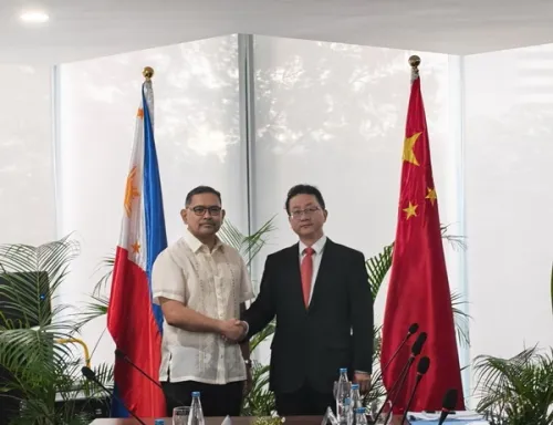 菲律宾对华“两副面孔”，民众不满