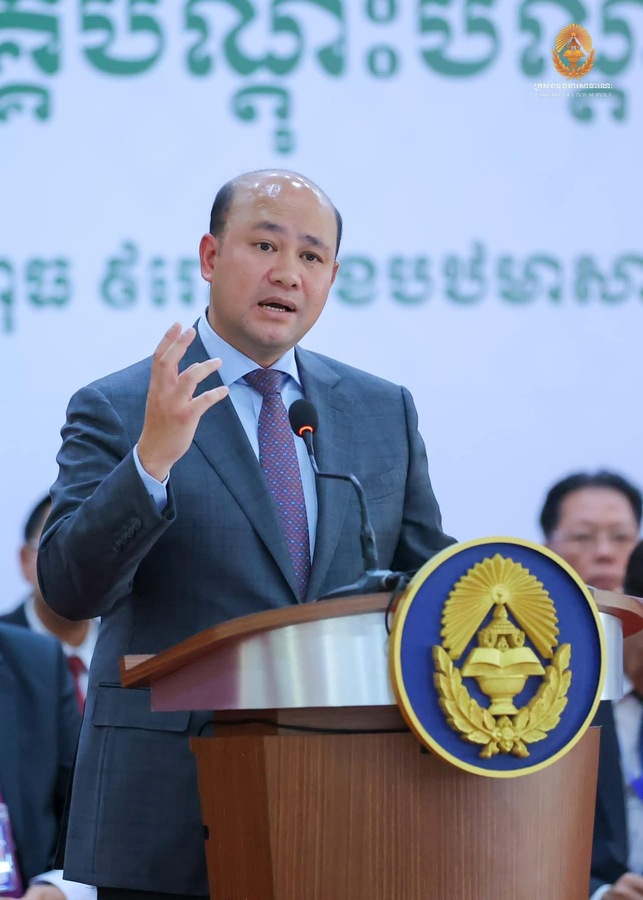 柬埔寨副首相洪玛尼勉励皇家行政学院学员学以致用 更好地服务广大民众