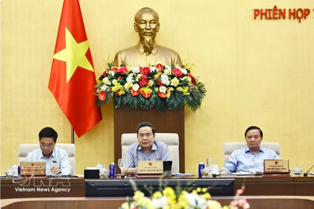 越南国会拟出台特殊机制保护创新敢为干部，并审议《油气法（修正案）》