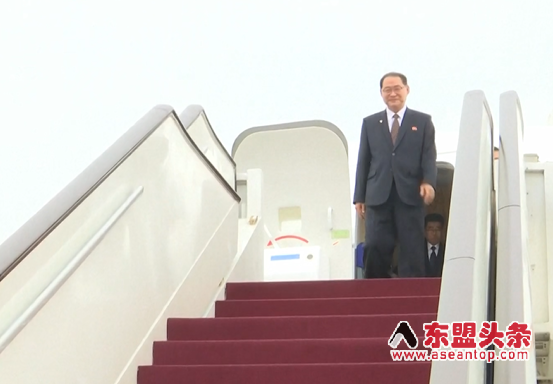 【视频】朝鲜内阁总理朴泰成抵达北京开始访华