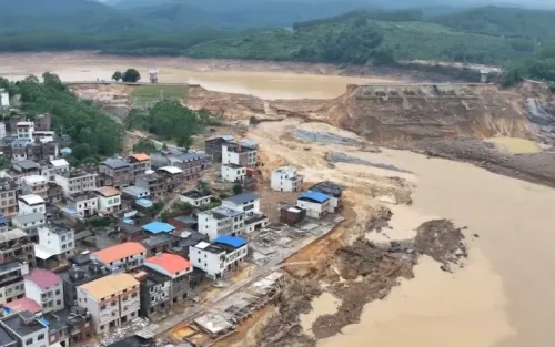 越南领导人就中国广西等地严重自然灾害向中国领导人致慰问电