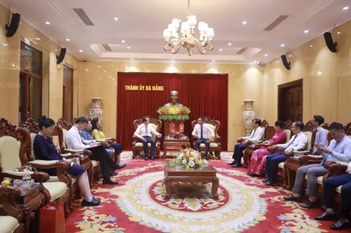 中国驻越南大使何炜会见岘港市委书记黎玉光