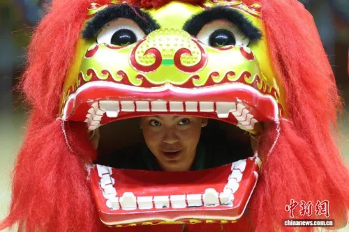 海外青年走进南京农业大学舞龙舞狮体验中国传统文化