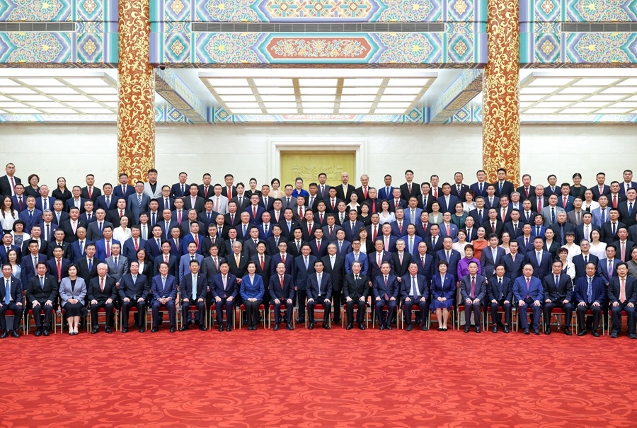 第十一届世界华侨华人社团联谊大会在北京举行 王沪宁会见全体代表