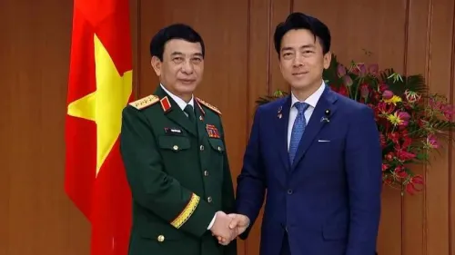 越南副总理兼国防部部长与日本防卫大臣举行会谈 讨论共同开发高速登陆艇