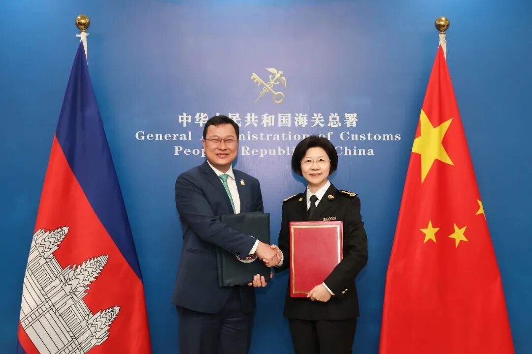 中国海关总署署长孙梅君会见柬埔寨农林渔业部大臣并签署合作文件